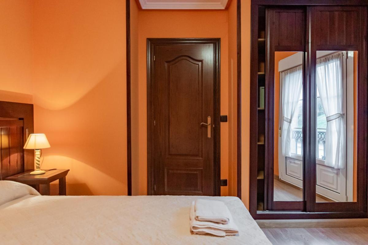 Hotel Y Apartamentos La Lonja Onís المظهر الخارجي الصورة