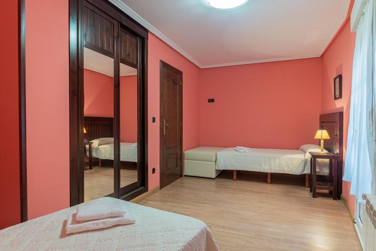 Hotel Y Apartamentos La Lonja Onís المظهر الخارجي الصورة