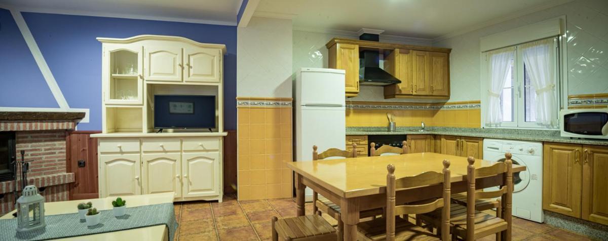 Hotel Y Apartamentos La Lonja Onís المظهر الخارجي الصورة