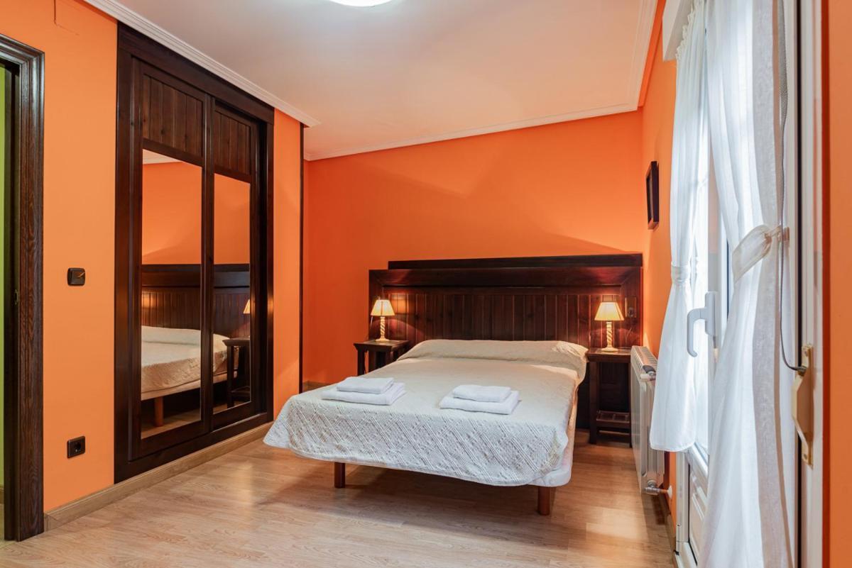 Hotel Y Apartamentos La Lonja Onís المظهر الخارجي الصورة