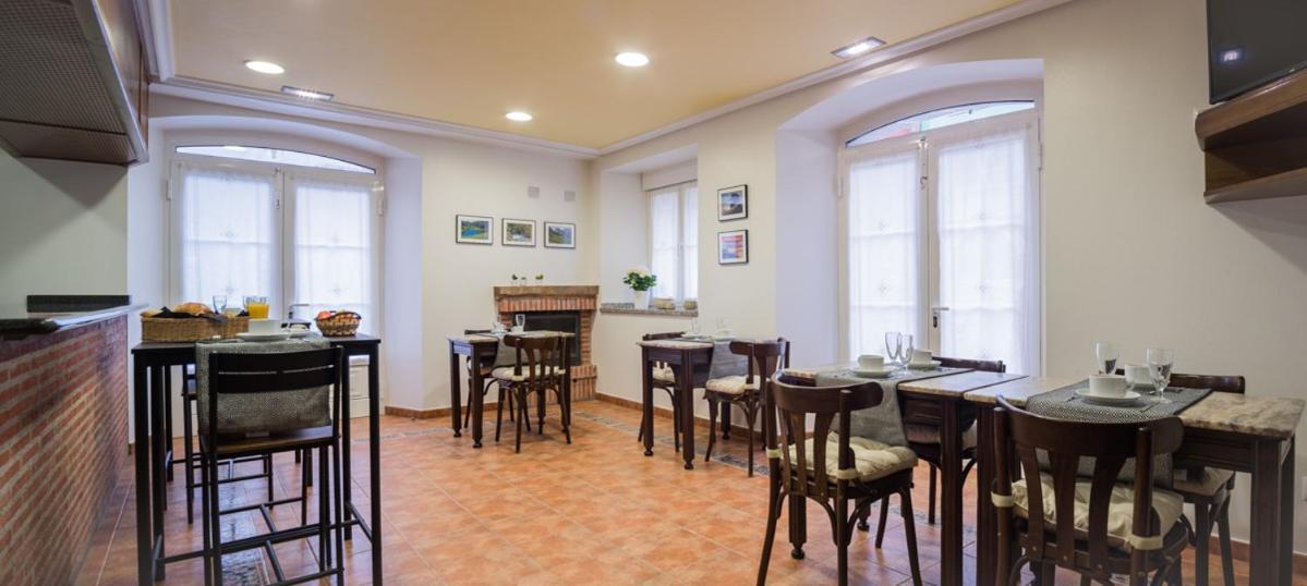 Hotel Y Apartamentos La Lonja Onís المظهر الخارجي الصورة