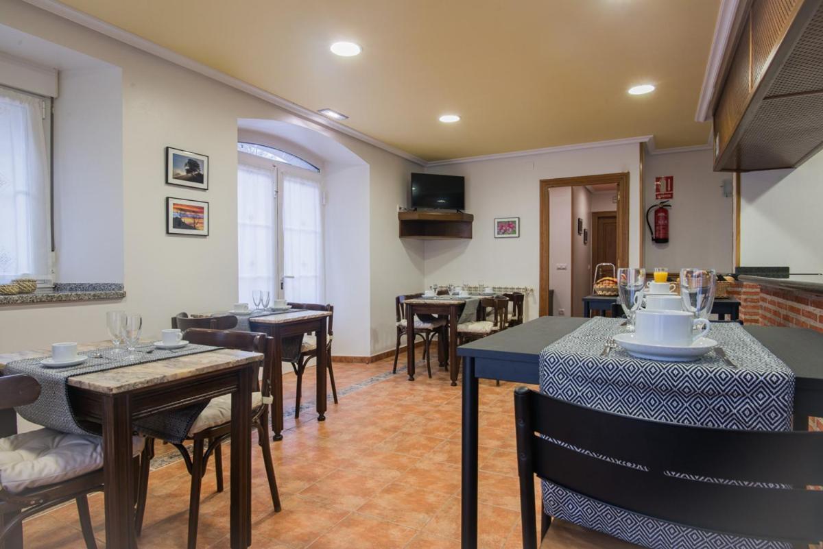 Hotel Y Apartamentos La Lonja Onís المظهر الخارجي الصورة