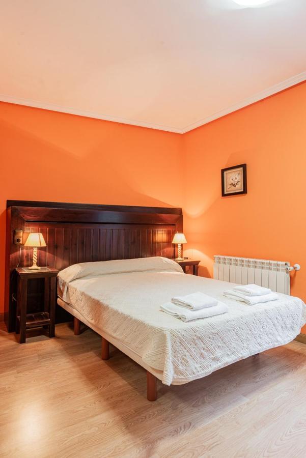 Hotel Y Apartamentos La Lonja Onís المظهر الخارجي الصورة