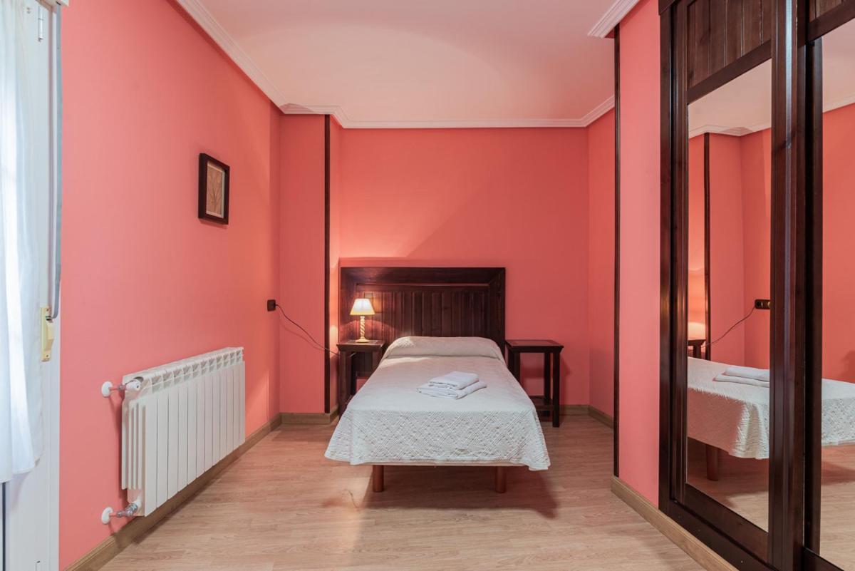 Hotel Y Apartamentos La Lonja Onís المظهر الخارجي الصورة