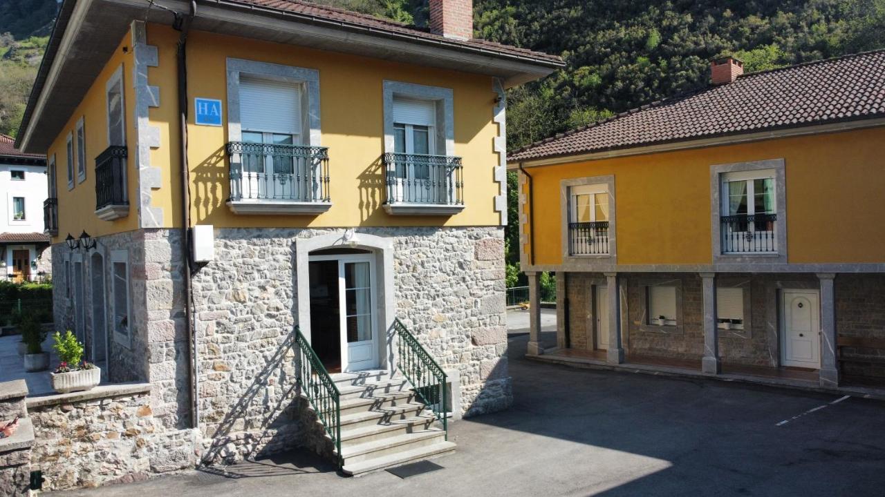 Hotel Y Apartamentos La Lonja Onís المظهر الخارجي الصورة