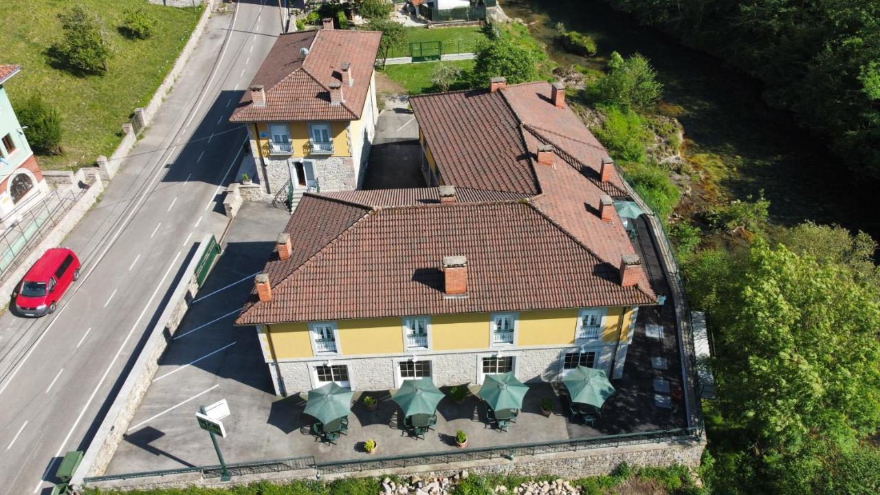 Hotel Y Apartamentos La Lonja Onís المظهر الخارجي الصورة