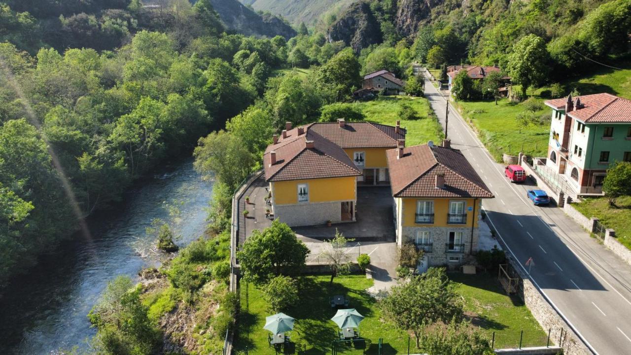 Hotel Y Apartamentos La Lonja Onís المظهر الخارجي الصورة