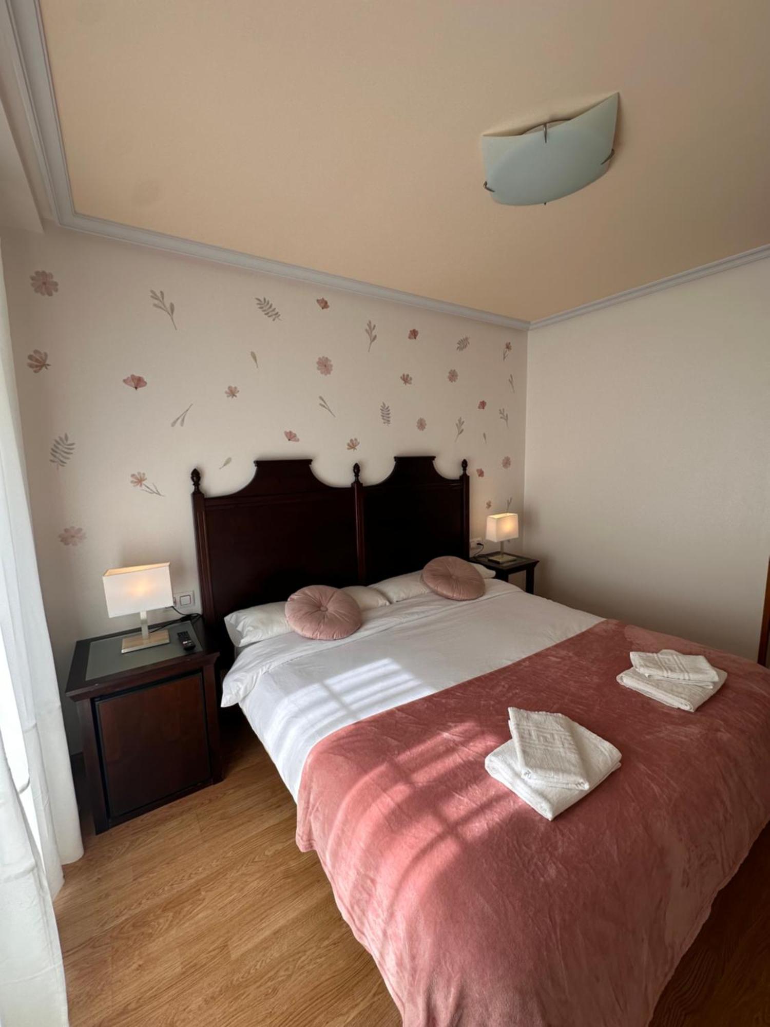 Hotel Y Apartamentos La Lonja Onís المظهر الخارجي الصورة