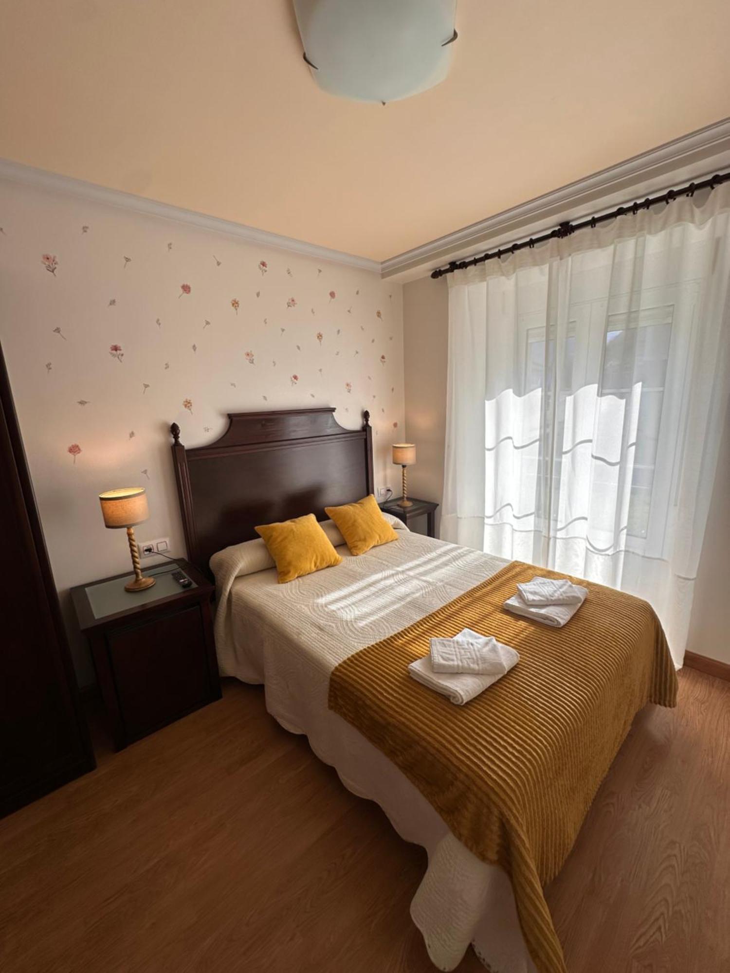 Hotel Y Apartamentos La Lonja Onís المظهر الخارجي الصورة